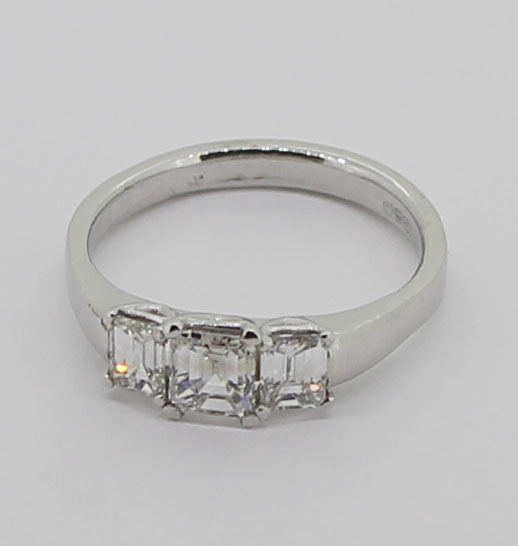 3xoct diamond 18ct white ring